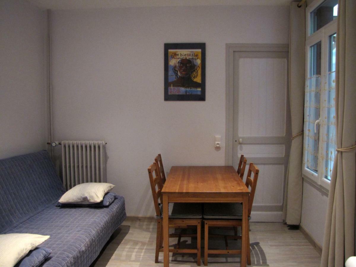 Les Camelias Apartment เลอมงต์-ดอร์ ภายนอก รูปภาพ